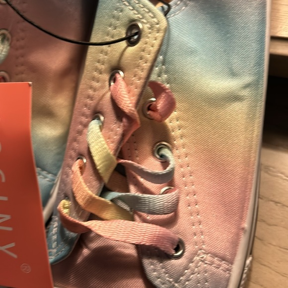 New Josiny woman’s low tops - Picture 6 of 8